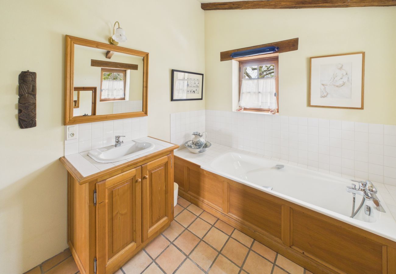 Casa en Urval - Encantadora casa con piscina para 8 personas