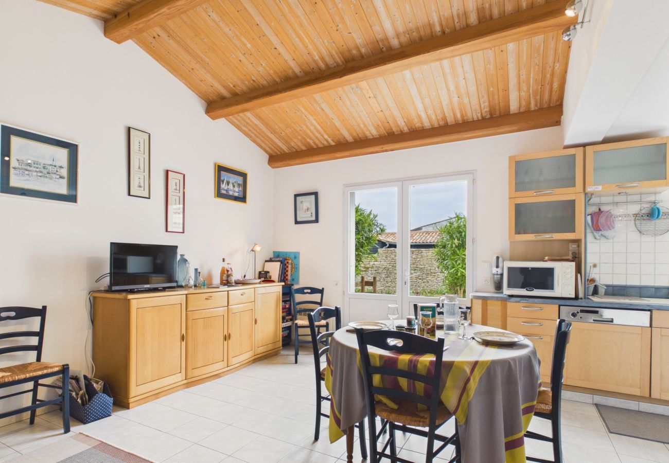 Casa en Les Portes-en-Ré - Casa para 4, jardín con árboles