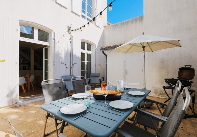 Maison à Saint-Martin-de-Ré - Duplex avec cour - 500 m du port
