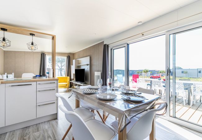 Chalet à Bretignolles-sur-Mer - Vacances à 6 dans un domaine avec piscine chauffée Chalet à Bretignolles-sur-Mer - Vacances à 6 dans un domaine avec piscine chauffée