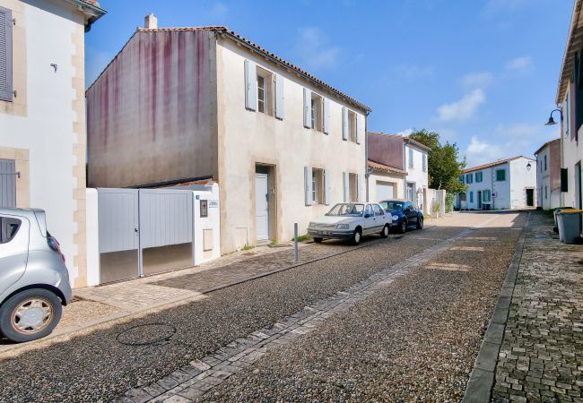 Studio à Saint-Martin-de-Ré - À 150m du port de St-Martin-de-Ré, studio pour 2 Studio à Saint-Martin-de-Ré - À 150m du port de St-Martin-de-Ré, studio pour 2