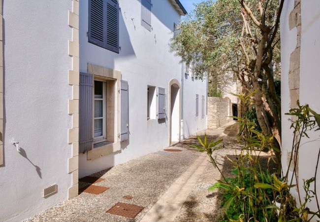 Studio à Saint-Martin-de-Ré - À 150m du port de St-Martin-de-Ré, studio pour 2 Studio à Saint-Martin-de-Ré - À 150m du port de St-Martin-de-Ré, studio pour 2
