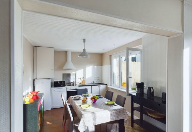 Maison à Penmarch - Maison pour 5 - 100m de la plage  Maison à Penmarch - Maison pour 5 - 100m de la plage