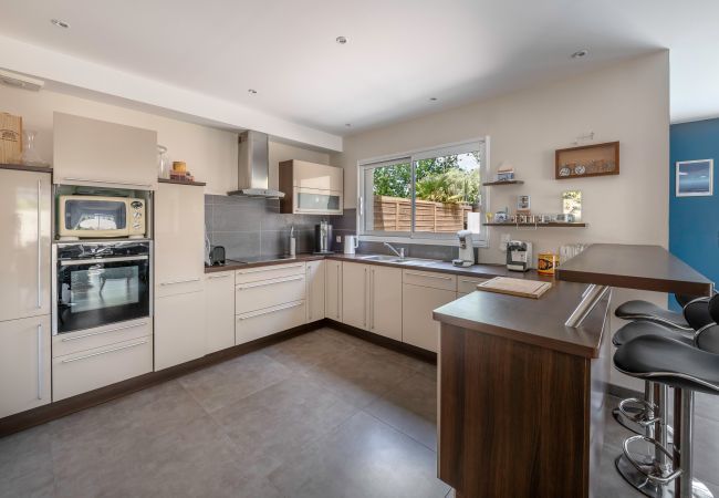 Maison à Saint-Nazaire - Piscine ! Maison pour 9 Maison à Saint-Nazaire - Piscine ! Maison pour 9