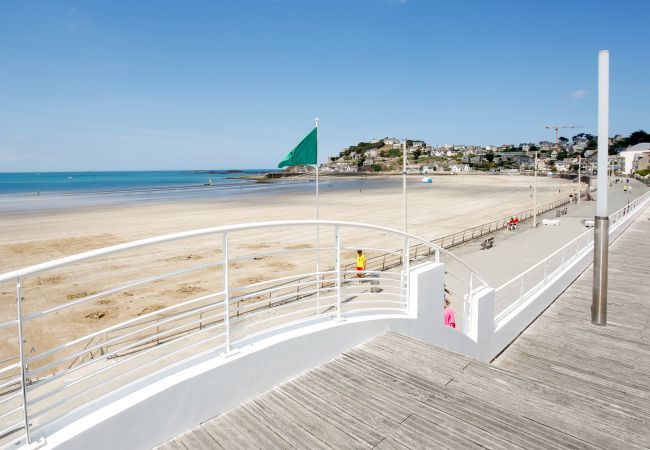 Appartement à Pléneuf-Val-André - Séjour avec vue mer à Pléneuf-Val-André Appartement à Pléneuf-Val-André - Séjour avec vue mer à Pléneuf-Val-André