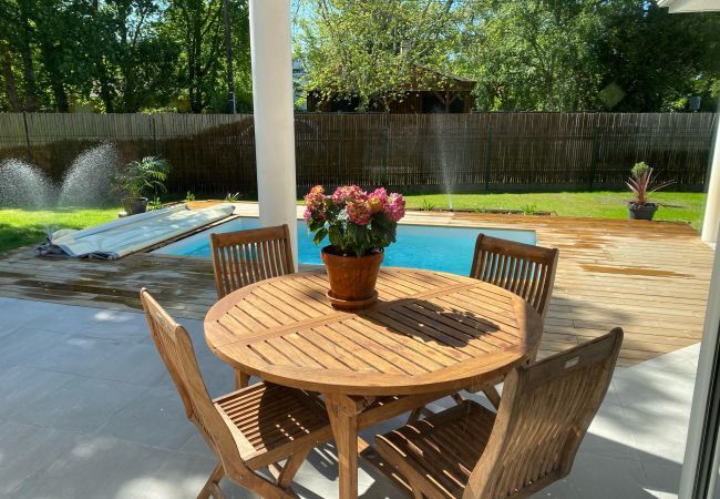 Maison à Arès - Maison pour 6 -Piscine - 150m de la plage à Arès Maison à Arès - Maison pour 6 -Piscine - 150m de la plage à Arès