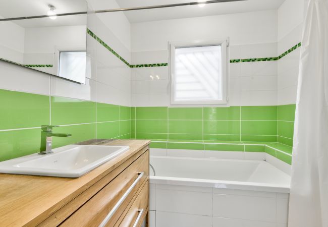 Maison à Arès - Maison pour 6 -Piscine - 150m de la plage à Arès Maison à Arès - Maison pour 6 -Piscine - 150m de la plage à Arès