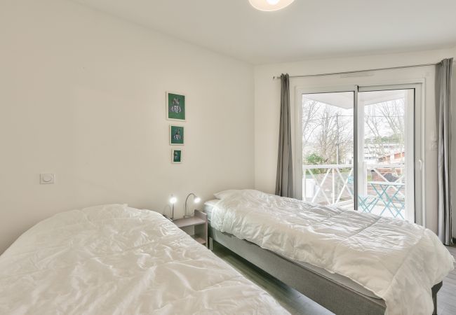 Maison à Arès - Maison pour 6 -Piscine - 150m de la plage à Arès Maison à Arès - Maison pour 6 -Piscine - 150m de la plage à Arès