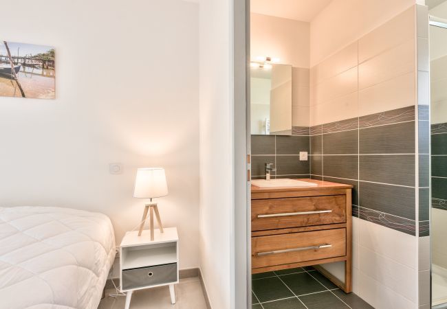 Maison à Arès - Maison pour 6 -Piscine - 150m de la plage à Arès Maison à Arès - Maison pour 6 -Piscine - 150m de la plage à Arès