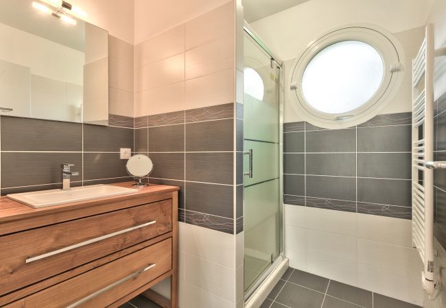 Maison à Arès - Maison pour 6 -Piscine - 150m de la plage à Arès Maison à Arès - Maison pour 6 -Piscine - 150m de la plage à Arès