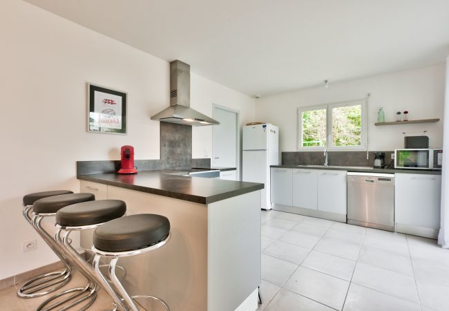 Maison à Arès - Maison pour 6 -Piscine - 150m de la plage à Arès Maison à Arès - Maison pour 6 -Piscine - 150m de la plage à Arès