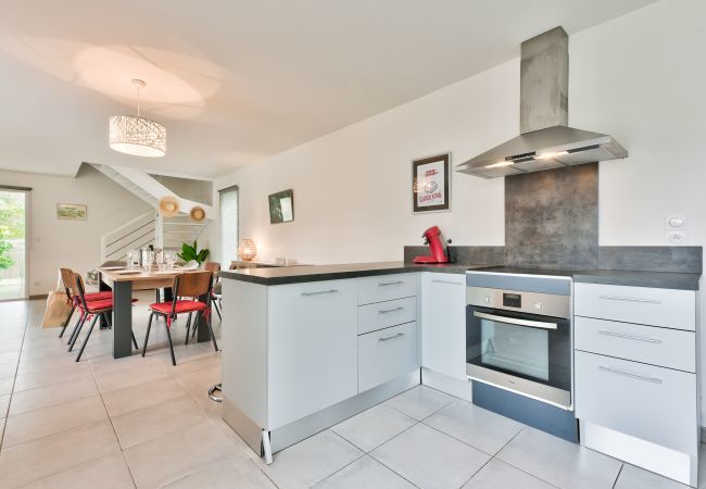 Maison à Arès - Maison pour 6 -Piscine - 150m de la plage à Arès Maison à Arès - Maison pour 6 -Piscine - 150m de la plage à Arès