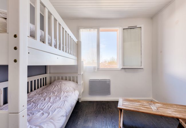 Maison à Arès - 950m de la plage - Maison pour 10 avec piscine Maison à Arès - 950m de la plage - Maison pour 10 avec piscine