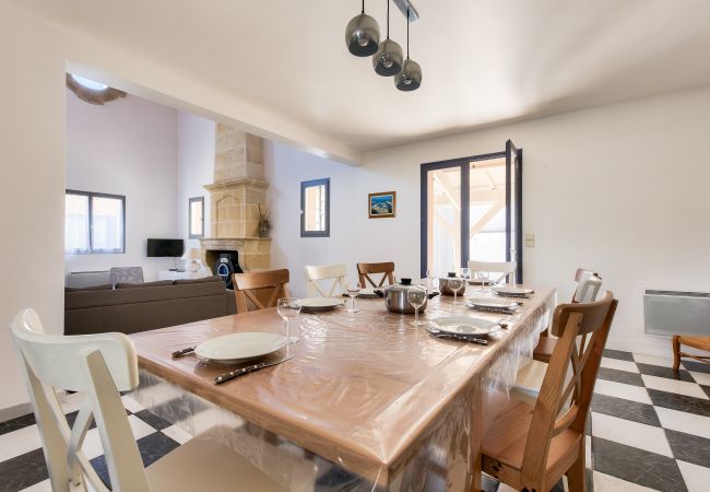 Maison à Arès - 950m de la plage - Maison pour 10 avec piscine Maison à Arès - 950m de la plage - Maison pour 10 avec piscine