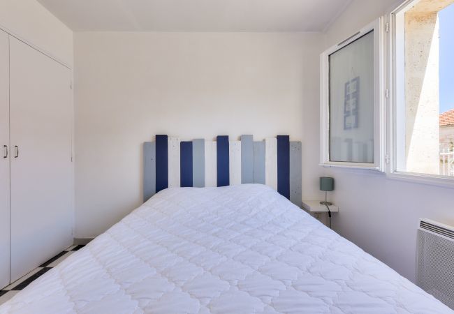 Maison à Arès - 950m de la plage - Maison pour 10 avec piscine Maison à Arès - 950m de la plage - Maison pour 10 avec piscine