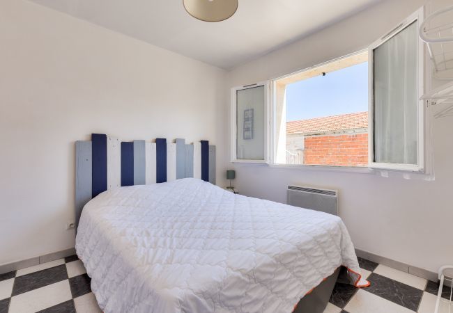 Maison à Arès - 950m de la plage - Maison pour 10 avec piscine Maison à Arès - 950m de la plage - Maison pour 10 avec piscine