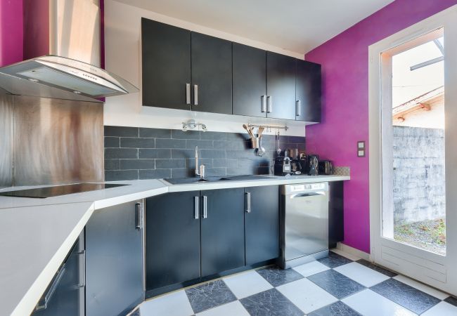 Maison à Arès - 950m de la plage - Maison pour 10 avec piscine Maison à Arès - 950m de la plage - Maison pour 10 avec piscine