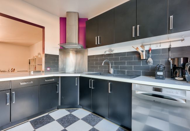 Maison à Arès - 950m de la plage - Maison pour 10 avec piscine Maison à Arès - 950m de la plage - Maison pour 10 avec piscine