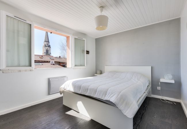 Maison à Arès - 950m de la plage - Maison pour 10 avec piscine Maison à Arès - 950m de la plage - Maison pour 10 avec piscine