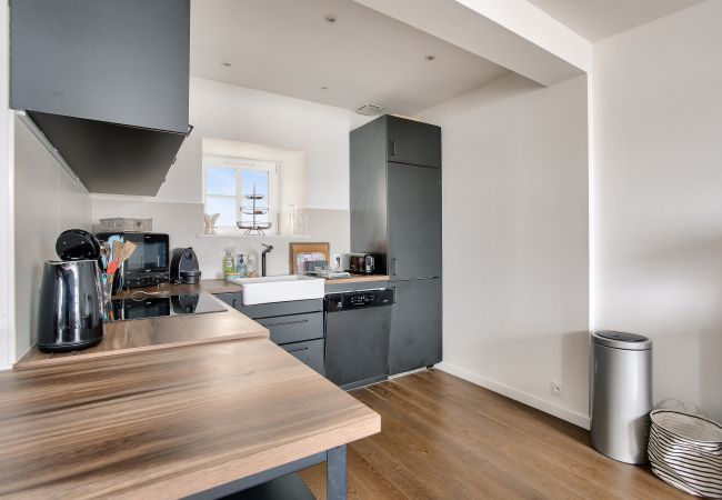 Maison à La Ville-ès-Nonais - Vue exceptionnelle - Accès privé front de mer Maison à La Ville-ès-Nonais - Vue exceptionnelle - Accès privé front de mer