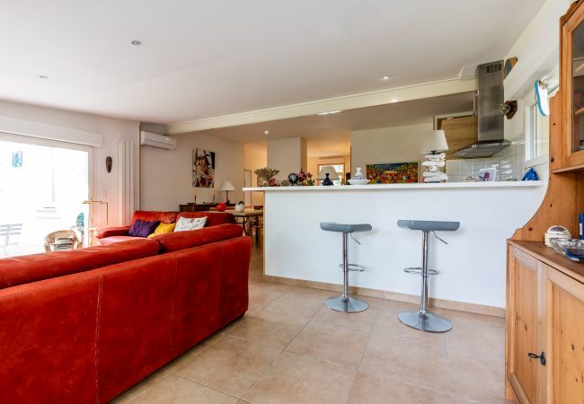 Villa à Andernos-les-Bains - 200m plage - Maison bien située et superbe jardin Villa à Andernos-les-Bains - 200m plage - Maison bien située et superbe jardin