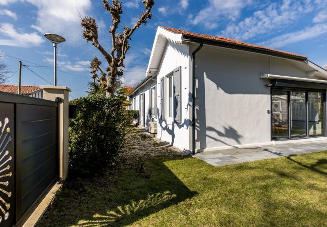 Villa à Andernos-les-Bains - Jardin et confort à 600m de la plage de la Jetée Villa à Andernos-les-Bains - Jardin et confort à 600m de la plage de la Jetée