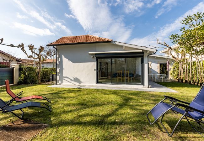 Villa à Andernos-les-Bains - Jardin et confort à 600m de la plage de la Jetée Villa à Andernos-les-Bains - Jardin et confort à 600m de la plage de la Jetée