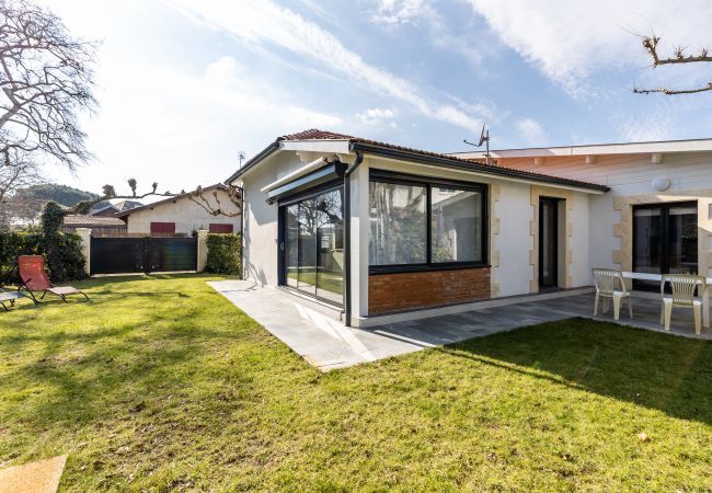 Villa à Andernos-les-Bains - Jardin et confort à 600m de la plage de la Jetée Villa à Andernos-les-Bains - Jardin et confort à 600m de la plage de la Jetée