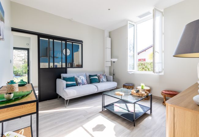 Villa à Andernos-les-Bains - Jardin et confort à 600m de la plage de la Jetée Villa à Andernos-les-Bains - Jardin et confort à 600m de la plage de la Jetée