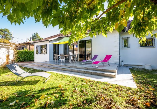 Maison à Andernos-les-Bains - À 150m de la plage, maison avec jardin pour 9 Maison à Andernos-les-Bains - À 150m de la plage, maison avec jardin pour 9