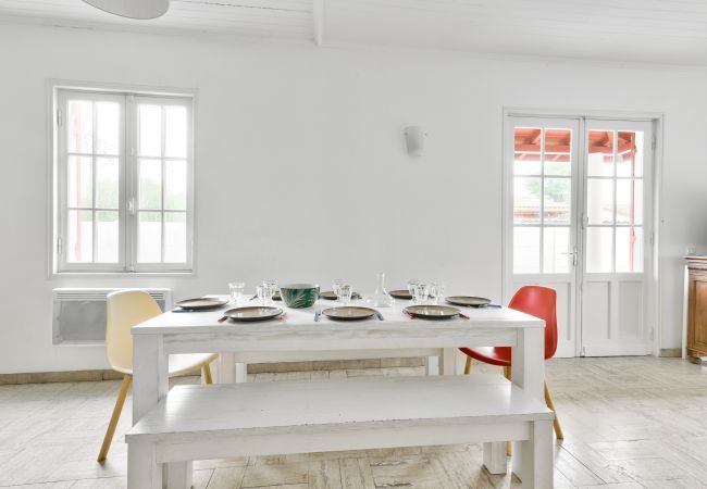 Maison à Andernos-les-Bains - Maison pour 10 - jardin - 600 m de la plage  Maison à Andernos-les-Bains - Maison pour 10 - jardin - 600 m de la plage