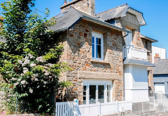 Maison à Dinard - Maison hyper centre - 500m de la plage de L'Ecluse Maison à Dinard - Maison hyper centre - 500m de la plage de L'Ecluse