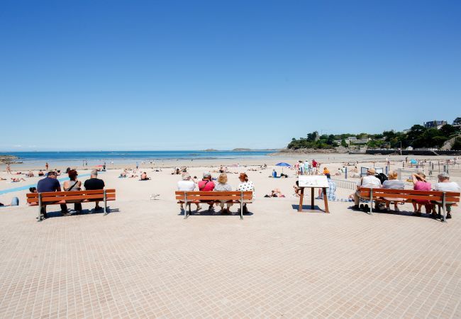 Appartement à Dinard - 400m de la plage, appartement pour 5 en centre  Appartement à Dinard - 400m de la plage, appartement pour 5 en centre