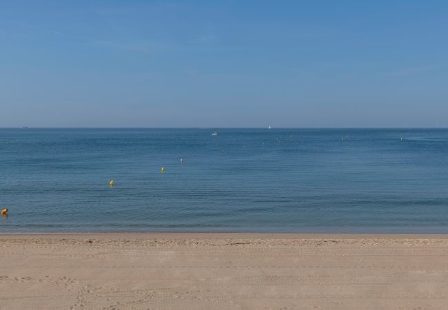 Studio à La Baule-Escoublac - À 40m de la plage, pieds dans l'eau, studio pour 4 Studio à La Baule-Escoublac - À 40m de la plage, pieds dans l'eau, studio pour 4