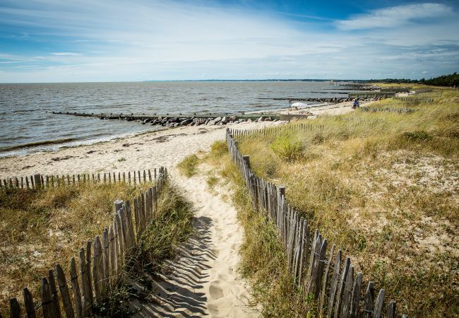 Maison mitoyenne à La Bernerie-en-Retz - Plage à 200m, maison mitoyenne de plain-pied, 4 pers. Maison mitoyenne à La Bernerie-en-Retz - Plage à 200m, maison mitoyenne de plain-pied, 4 pers.