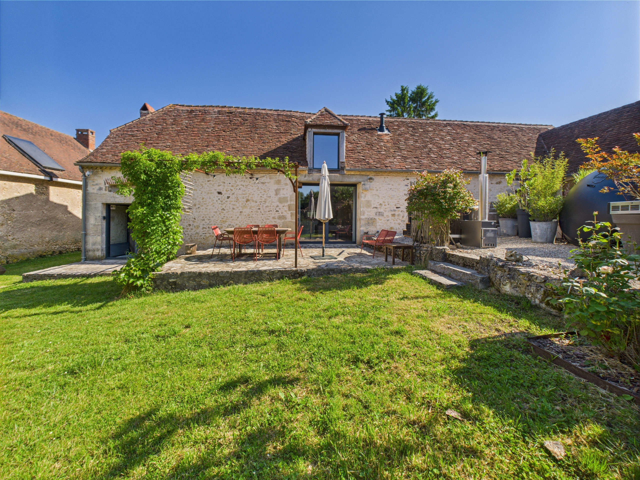  à Fossemagne - Ancienne ferme rénovée pour 6 en 2 logements