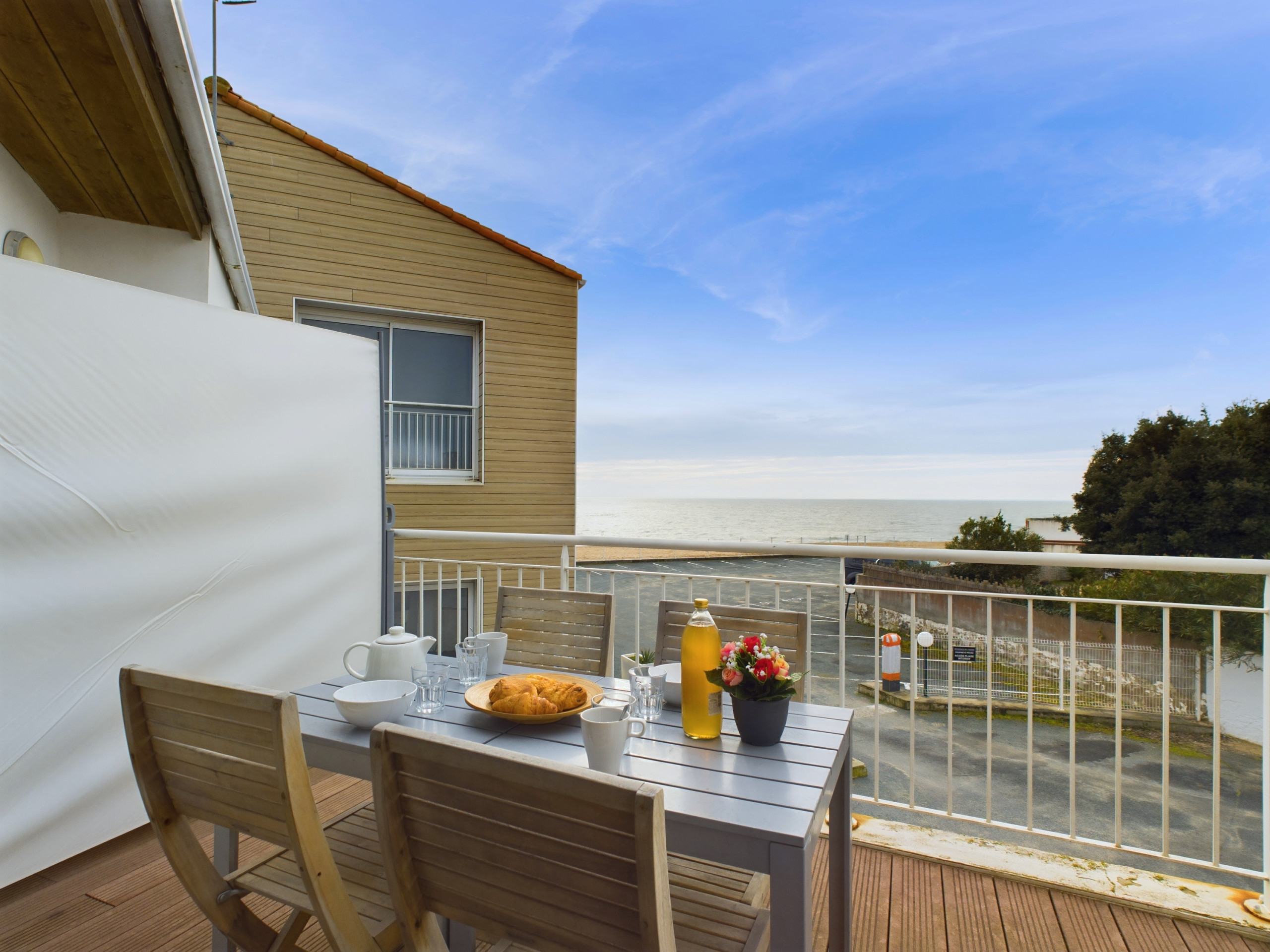  à La Tranche-sur-Mer - Balcon - bord de plage-  vue mer