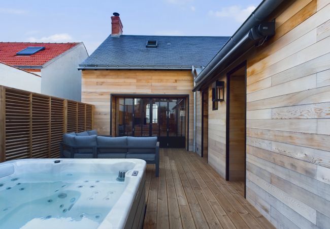 Maison à Saint-Gilles-Croix-de-Vie - Maison Floréal cœur de St-Gilles pour 6 - Jacuzzi Maison à Saint-Gilles-Croix-de-Vie - Maison Floréal cœur de St-Gilles pour 6 - Jacuzzi