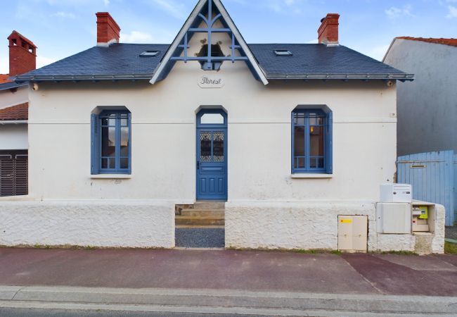 Maison à Saint-Gilles-Croix-de-Vie - Maison Floréal cœur de St-Gilles pour 6 - Jacuzzi Maison à Saint-Gilles-Croix-de-Vie - Maison Floréal cœur de St-Gilles pour 6 - Jacuzzi