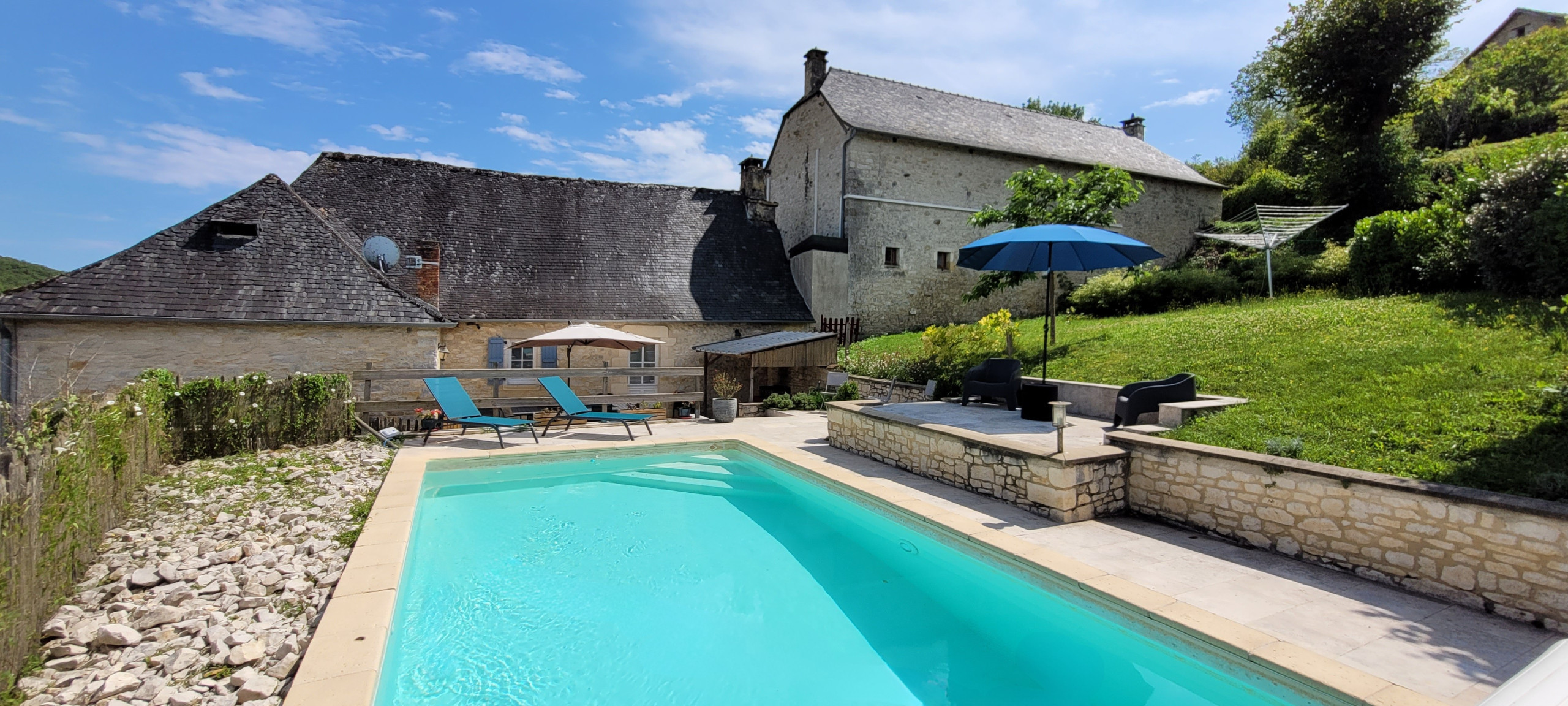  à Coly - Coeur de village, maison pour 8 avec piscine