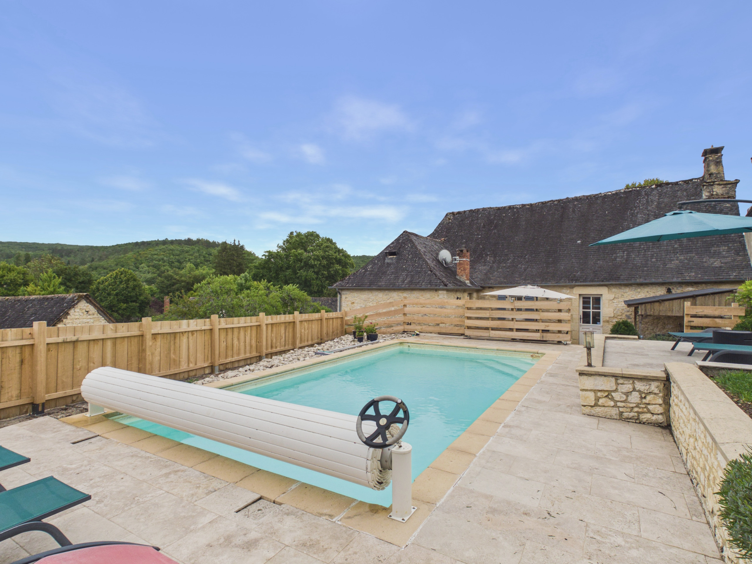  à Coly - Coeur de village, maison pour 8 avec piscine
