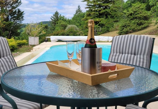 Maison à Auriac-du-Périgord - Domaine pour 8 personnes avec piscine  Maison à Auriac-du-Périgord - Domaine pour 8 personnes avec piscine
