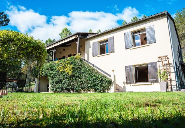 Maison à Auriac-du-Périgord - Domaine pour 8 personnes avec piscine  Maison à Auriac-du-Périgord - Domaine pour 8 personnes avec piscine