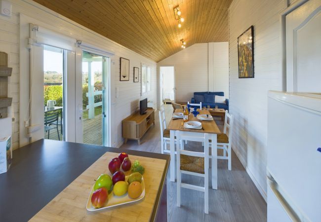 Bungalow à Pont-l´Abbé - Chalet pour 4 dans une résidence avec piscine  Bungalow à Pont-l´Abbé - Chalet pour 4 dans une résidence avec piscine