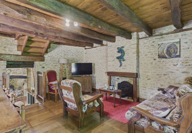 Maison à Saint-Crépin-et-Carlucet - Maison de campagne pour 6 avec piscine et jardin Maison à Saint-Crépin-et-Carlucet - Maison de campagne pour 6 avec piscine et jardin