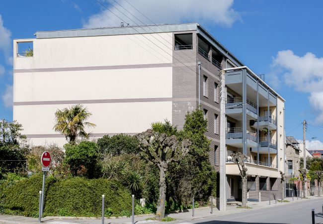 Appartement à Dinard - Appartement pour 2 - terrasse - 800m de la plage Appartement à Dinard - Appartement pour 2 - terrasse - 800m de la plage