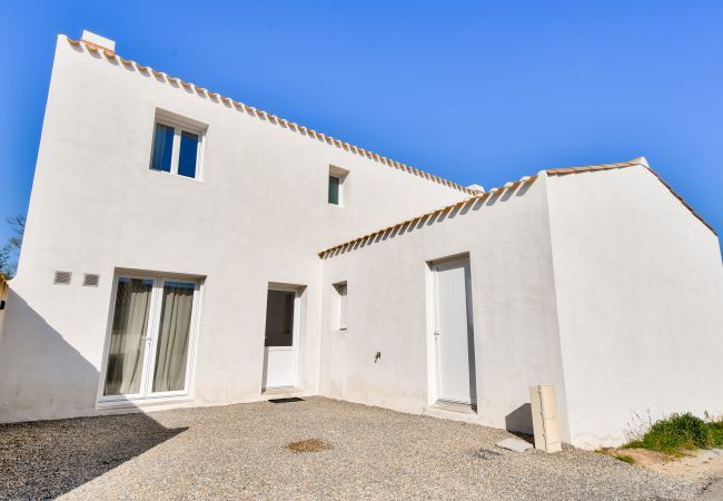Maison à La Guérinière - Belle maison pour 8 - 350m de la plage - Terrasse Maison à La Guérinière - Belle maison pour 8 - 350m de la plage - Terrasse