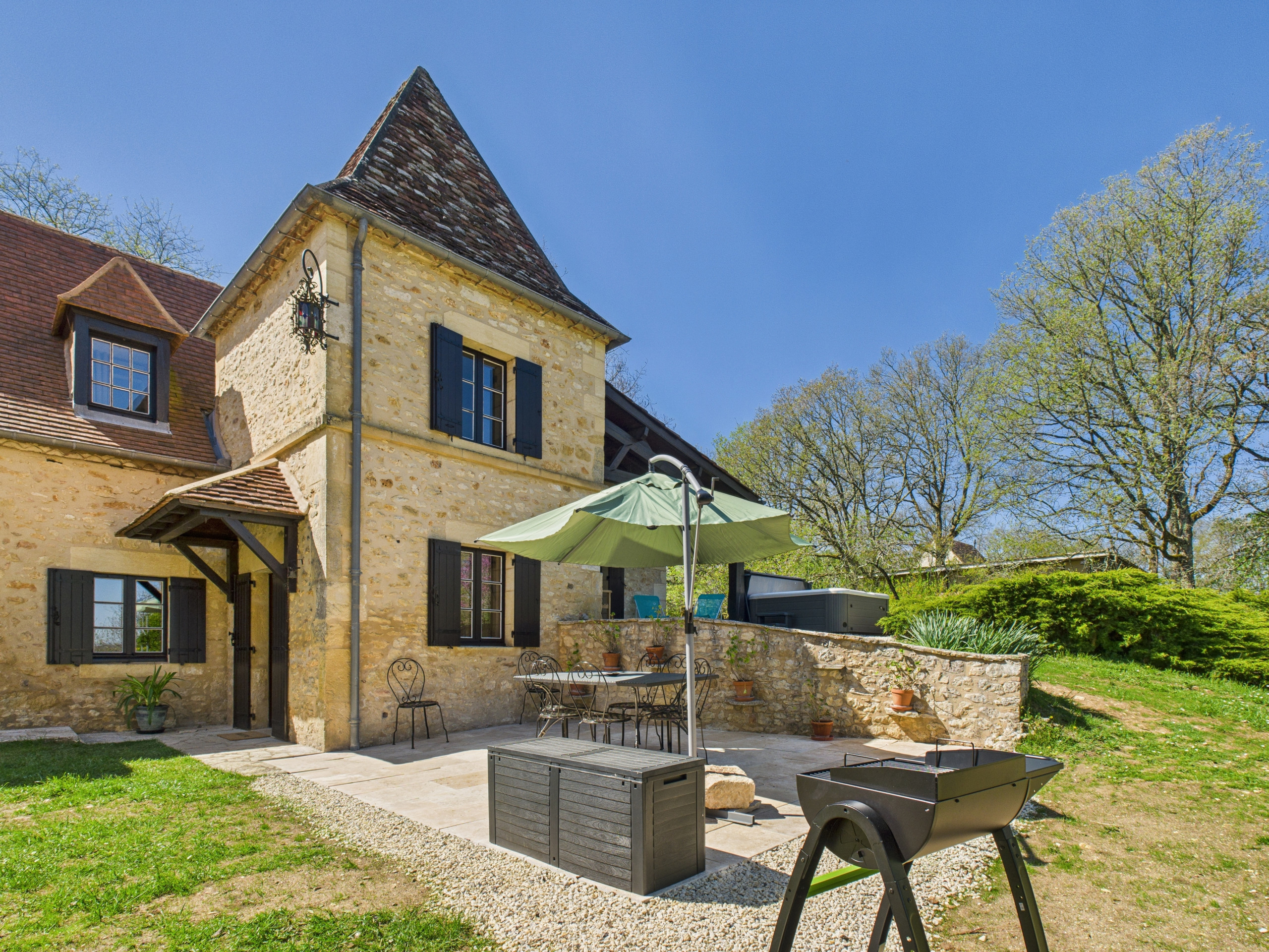  à Mauzens-et-Miremont - Jolie maison avec jacuzzi pour 8 personnes