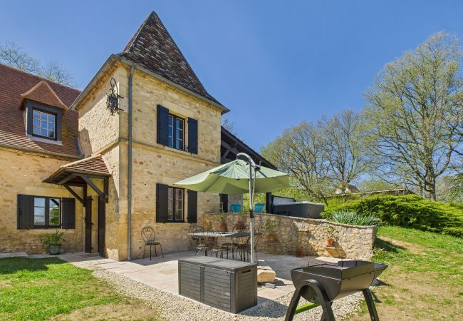Maison à Mauzens-et-Miremont - Jolie maison avec jacuzzi pour 8 personnes