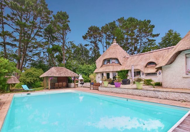 Maison à Pleuven - Piscine chauffée,  Grand jardin,  maison pour 8
